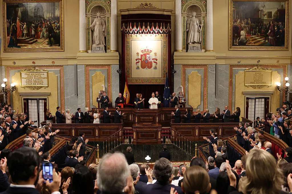 Article image for Pope Leo receives nearly 10-minute standing ovation after pro-life speech to Spain’s parliament